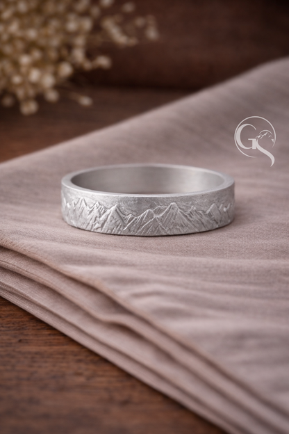 Panorama Ring aus 999er Silber – handgefertigter Ring mit alpiner Struktur