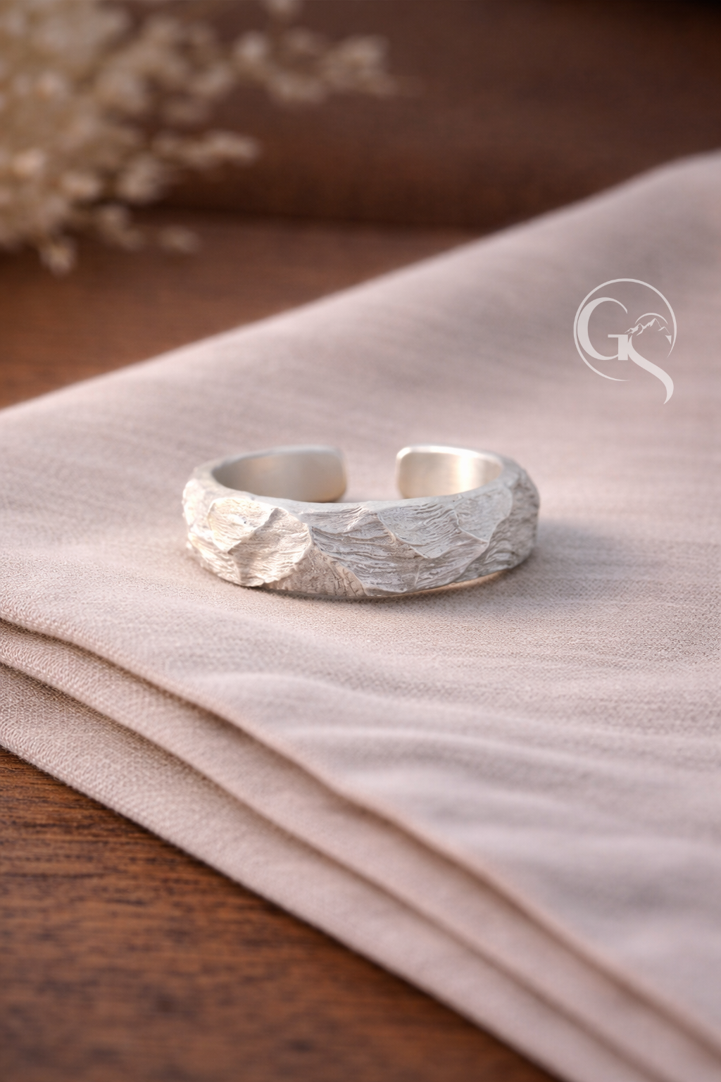 Handgefertigter Silberring Kar aus 999 Silber mit roh strukturierter Oberfläche