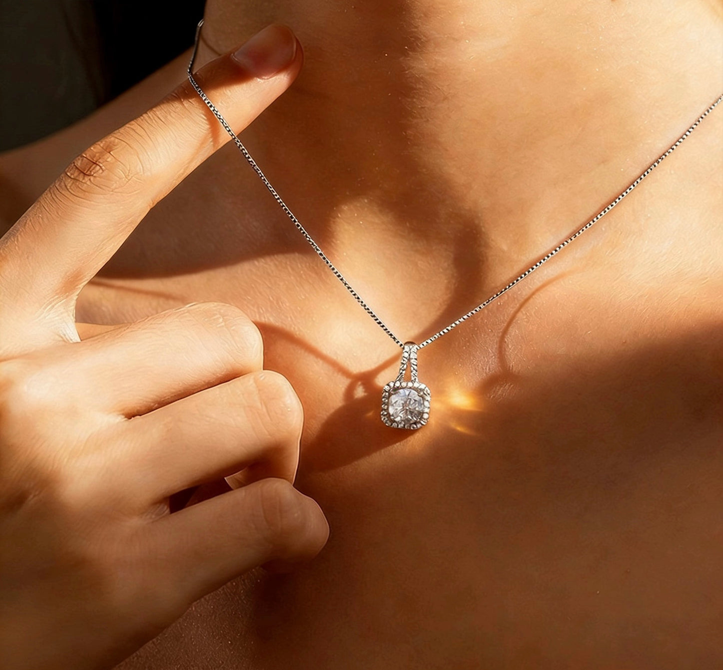 Lucent – Moissanit Halskette