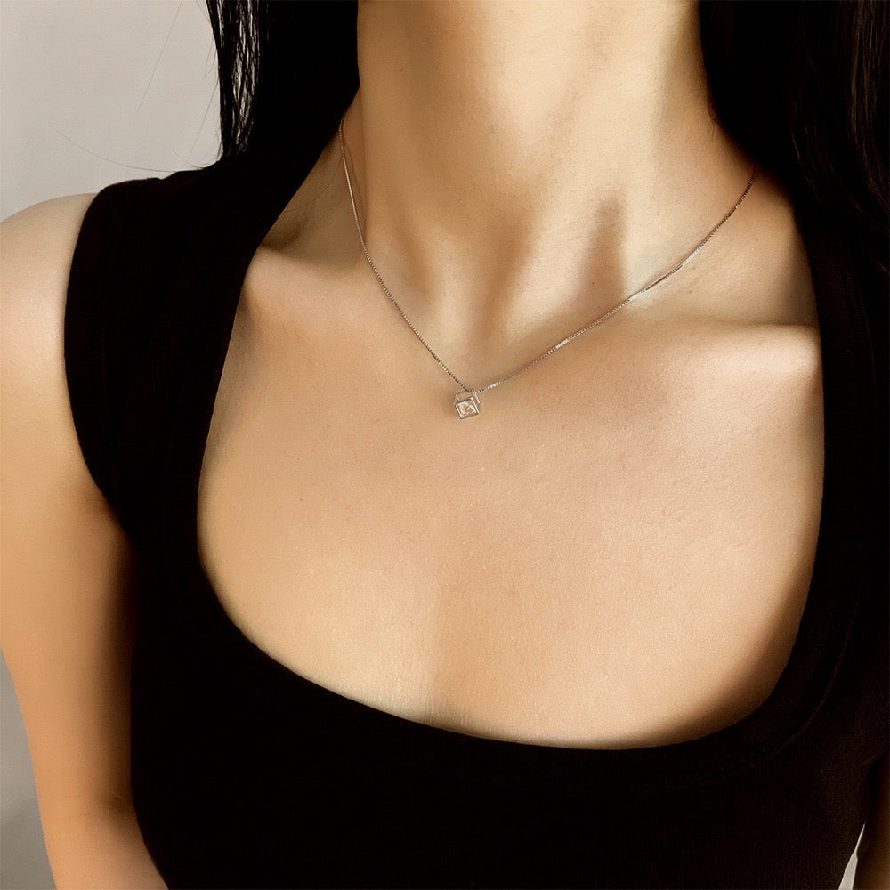 Elegante Moissanit Halskette im Würfel Design aus Sterling Silber für Damen