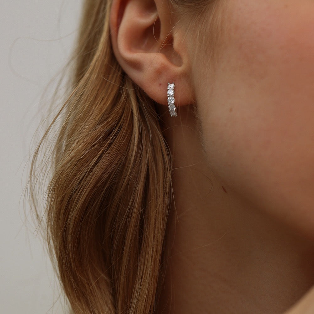 Moissanit Huggie Creolen Damen – Alpenlicht