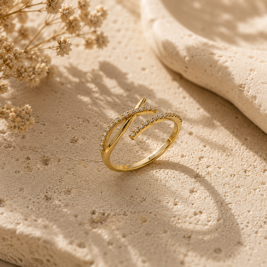 14K vergoldeter Gipfelglanz Ring aus 925 Sterling Silber mit Zirkonia und offenem geschwungenem Design