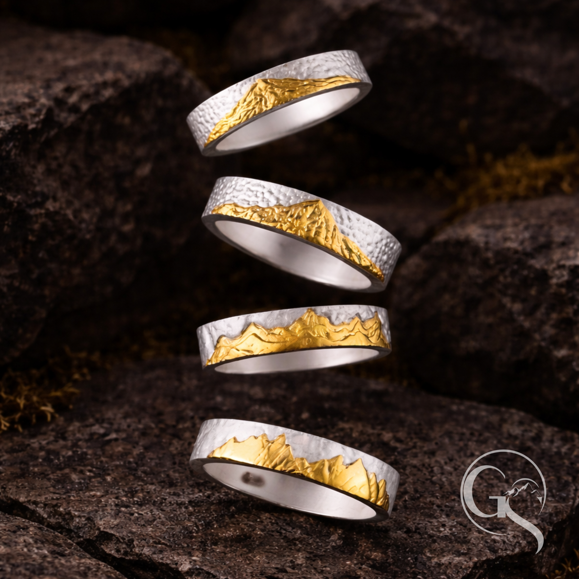 Detail eines Berg Rings aus 999 Silber mit 999 Gold veredelter Gipfellinie