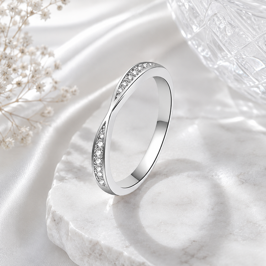 Silberner Lina Moissanit Ring aus 925 Sterling Silber mit mehreren Moissaniten im geschwungenen Wellendesign
