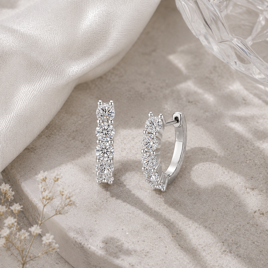 Silberne MELI Ohrringe aus 925 Sterling Silber mit mehreren fein gefassten Moissaniten