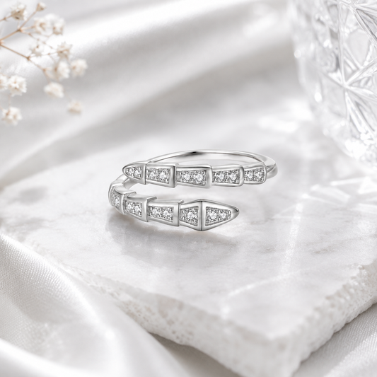 Nomi Moissanit Ring aus 925 Sterling Silber mit filigranem Mehrstein-Design