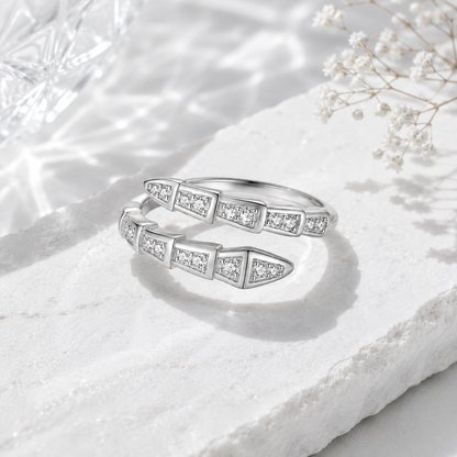Silberner Nomi Moissanit Ring aus 925 Sterling Silber mit mehreren gefassten Moissaniten und offener Ringform
