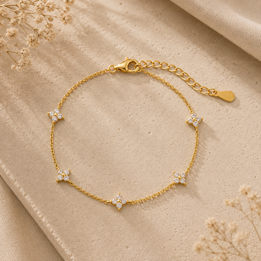 14K vergoldetes Sternenglanz Armband aus 925 Sterling Silber mit fünf Zirkonia-Sternen
